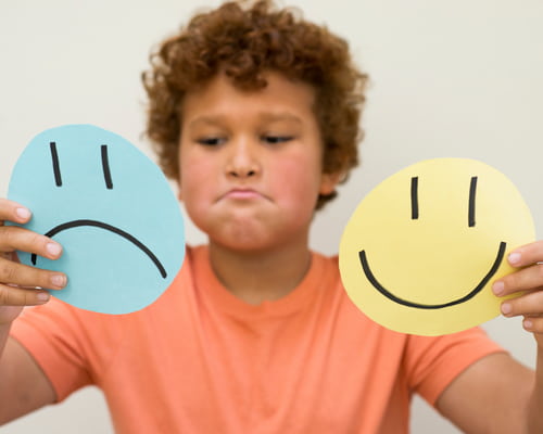 Alumno de infantil descubriendo sus emociones
