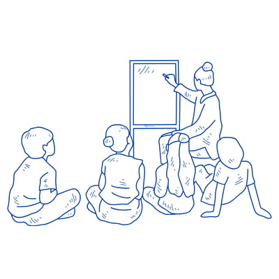 Profesora en el aula con sus alumnos