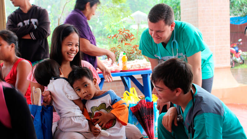 Médicos en acción en Filipinas